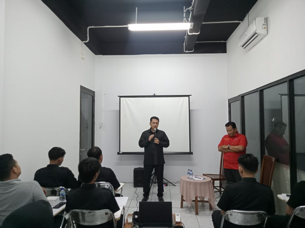 Sambutan Direktur Pada Saat Training Rutin Leader
